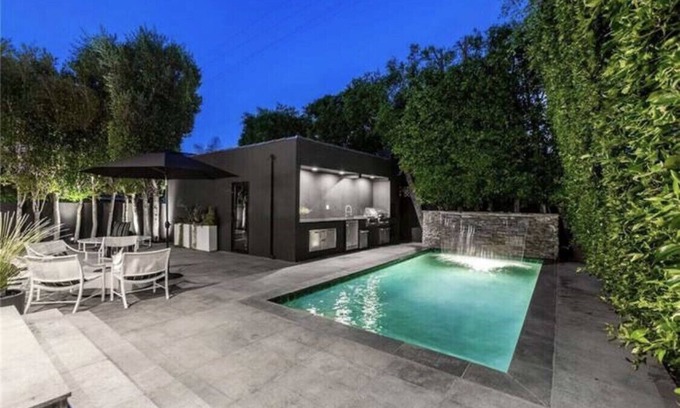 Melrose House | LUXURY ENTERTAINERS DELIGHT IN THE HEART OF LA