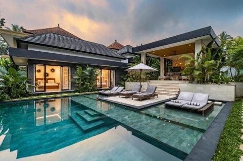 Melayang Villa | Luxury Escape 6 BR Tropical Private Villa CYN