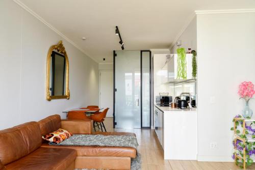 Greater Johannesburg Metropolitan Area Apartment | Luxury Escape at Ellipse 1-Bed, Kitchen, Wi-Fi & Free Parking