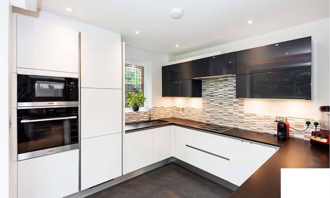 Loughton House | Luxury, Family-friendly Living-close to Tube Station & Shops. Longer Term Lets