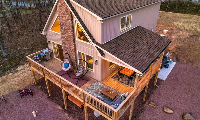 Albrightsville House | Luxury Family Retreat - Hot Tub, Game Room