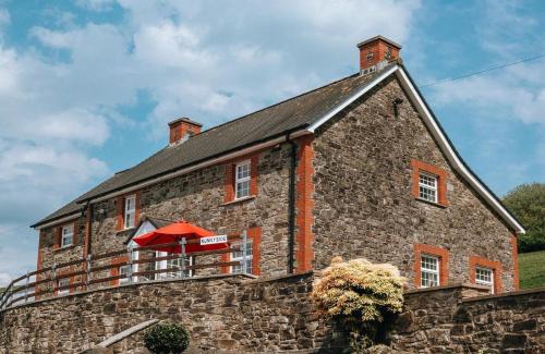 Brecon House | Luxury farmhouse Sleeps 8 hottub Brecon Beacons