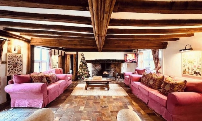 Beccles House | Luxury Farmhouse with pool table nr Southwold