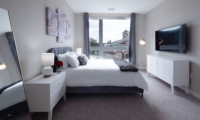 The Hill Apartment | Luxury Furnished Apartments by Hyatus Downtown at Yale