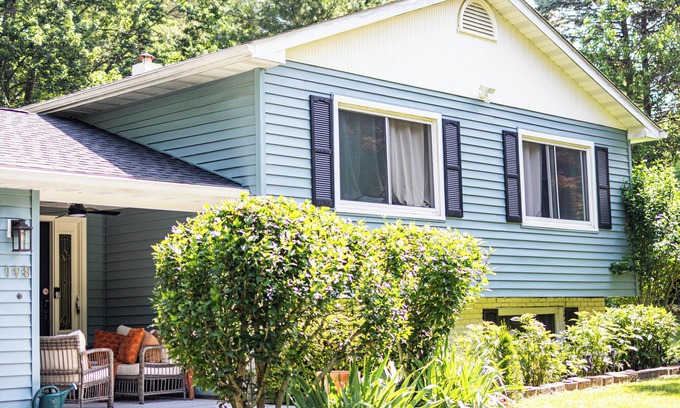 Newburgh Apartment | Luxury Garden Retreat – Newly Renovated with High-End Upgrades