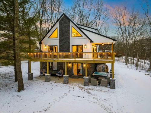 Albrightsville Ski Chalet | Luxury Getaway with Nature and Comfort