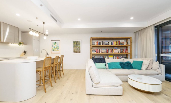 Griffith Apartment | Luxury Griffith Retreat steps from Iconic Manuka