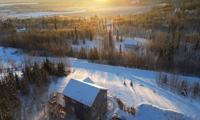 Fairbanks House | Luxury Hideaway/Stunning Vista View and Aurora