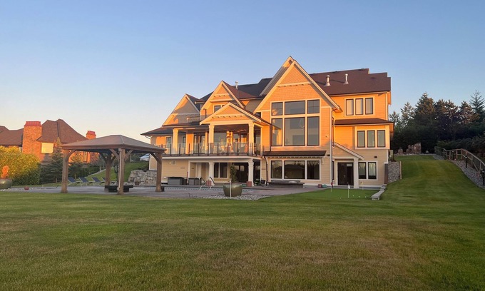 Langley House | Luxury Highpoint Equestrian Estate Retreat