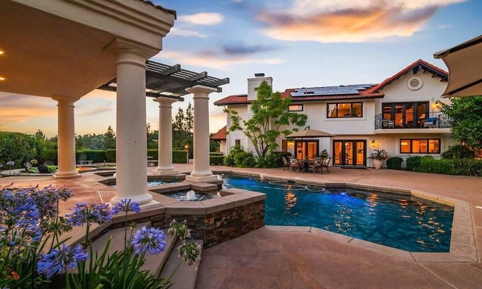 Felicita House | Luxury Hilltop Estate:Game Room/VolleyBall/Pool/Hot Tub!