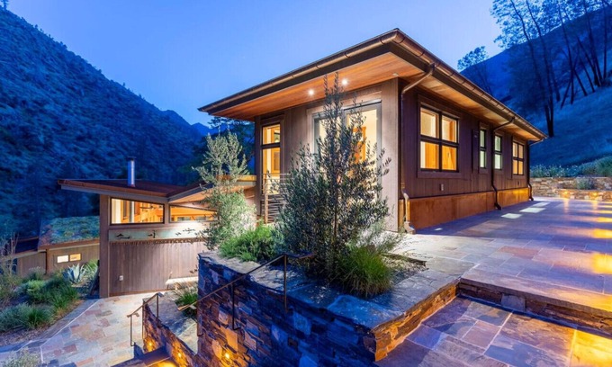 El Portal House | Luxury Home 20 Minutes to Yosemite Valley for 8