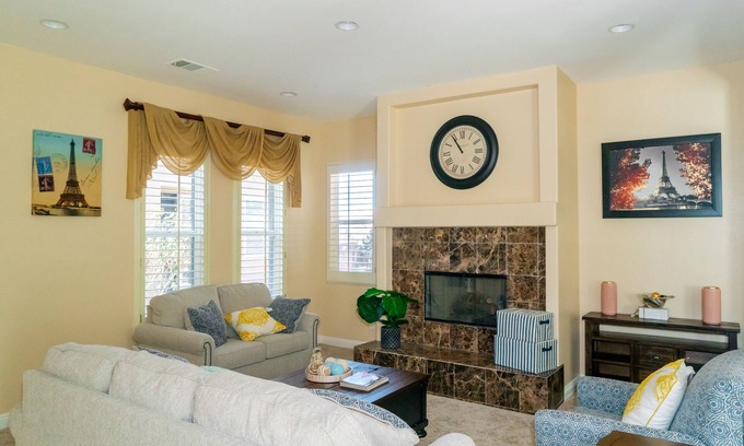 Victorville House | LUXURY HOME 3300 SQ FT, SPACIOUS WITH BEAUTIFUL PATIO