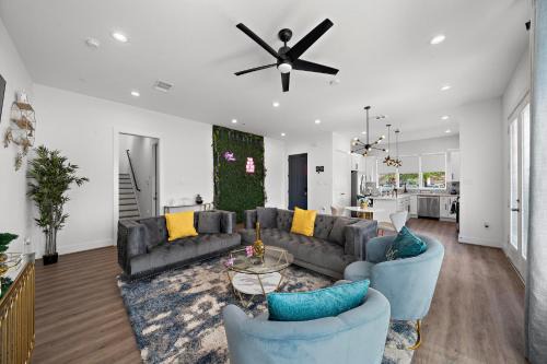 Riverside Terrace House | Luxury Home Near Med Center, Uptown & Downtown