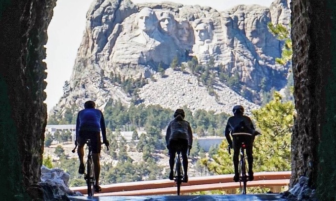 Hermosa House | Luxury home near Mt Rushmore! King beds in 3 of 4 bedrooms!