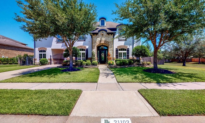 Cypress House | Luxury Home with Home Gym, Outdoor & Gourmet Kitchen