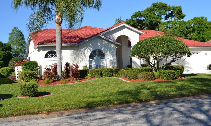 Tara Golf and Country Club House | Luxury House On Tara Golf & Country Club with Golf Access.