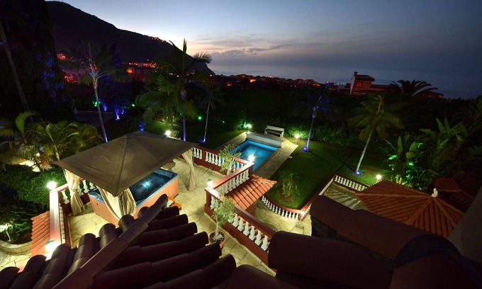 Los Realejos House | Luxury house with private pool, sauna and Jacuzzi, 6 - 13 guests