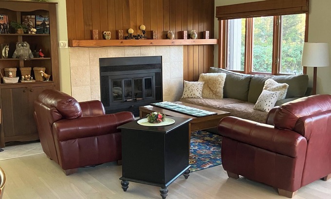 Waterville Valley Apartment | Luxury King Beds, Queen, Office, Walk2Town