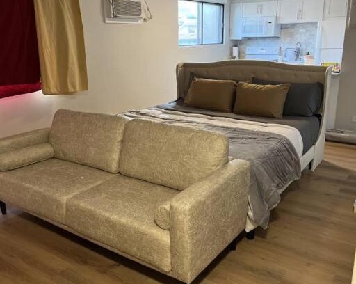 O'Hare Apartment | Luxury King Bed in Family Friendly Location