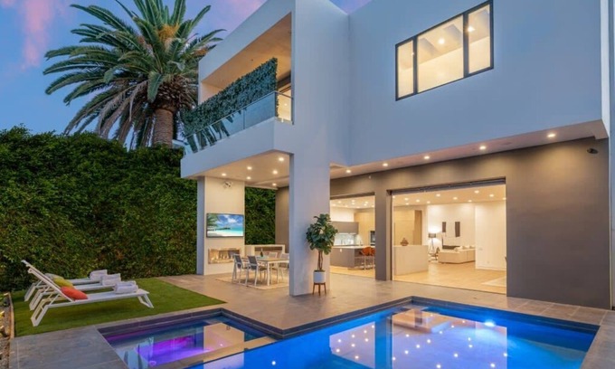 Melrose House | Luxury LA Retreat: 5-BR Home!