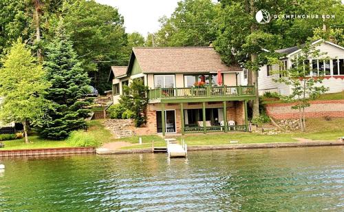 West Branch House | Luxury Lakefront Cabin Rental on Clear Lake in Ogemaw County, Michigan