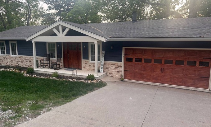 Highland Center House | Luxury Lakefront Escape at Lake Keomah near Oskaloosa Iowa