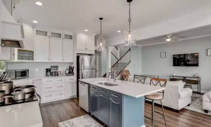 Bayberry House | Luxury Lakefront Family Retreat