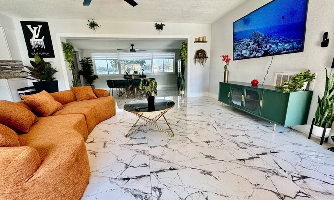 Orlando House | Luxury Lakefront Pool Near Orlando Airport & Disney