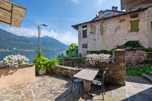 Lezzeno House | Luxury Lakefront Property