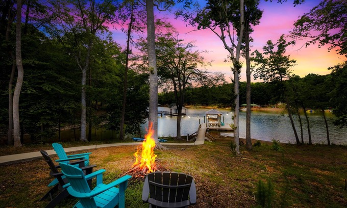 Sherrills Ford House | Luxury Lakefront Home, Games, Kayaks, 2 King Beds