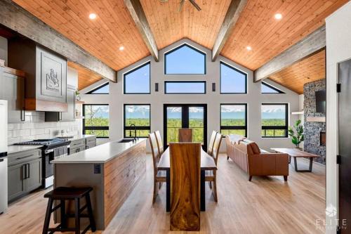 Gateway Villa | Luxury Living at The Eagles Perch Palmer AK