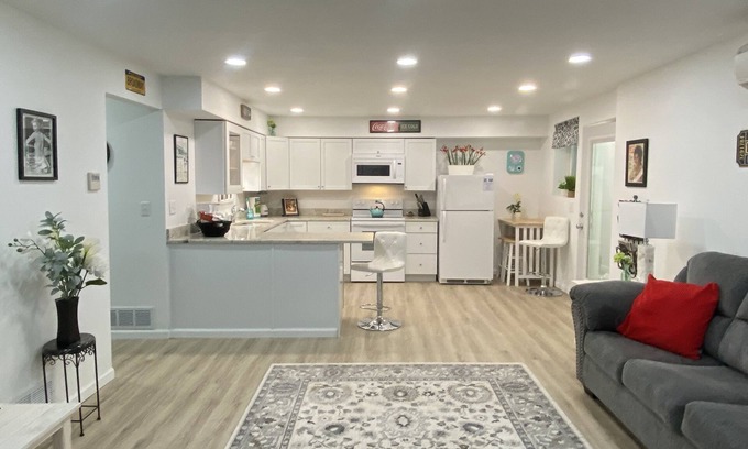 Norfolk Condo | Luxury living in quiet, upscale Norfolk neighborhood