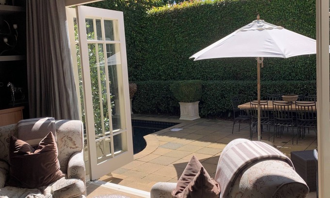 Remuera House | Luxury Living in Remuera Family Home w Pool - Prime Location