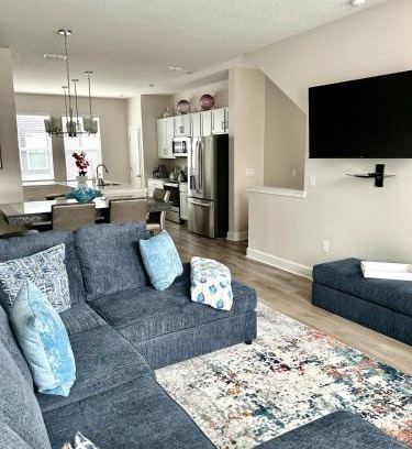 Almont Apartment | Luxury Living Midtown