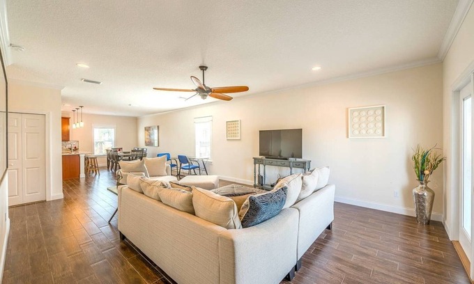 Jacksonville Beach Villa | Luxury Living - Modern Beach Townhouse