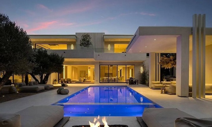 Encino Villa | Luxury Living with Endless Horizon Views