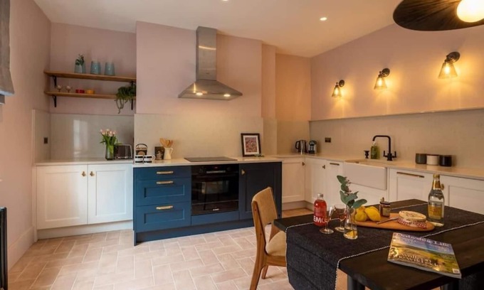 Bakewell House | Luxury & Location! Central Bakewell Georgian Townhouse