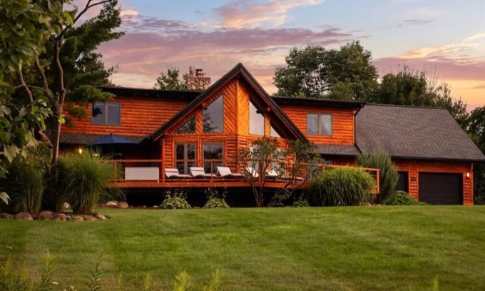 Traverse City Cabin | Luxury Lodge overlooking both Grand Traverse Bays