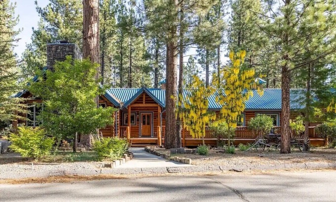Evergreen Estates Cabin | Luxury Log Cabin ~ with game room minutes away from Snow Summit Slopes