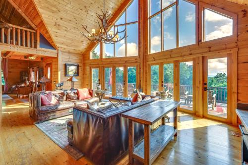 Hope House | Luxury Log Cabin with EV Charger and Mtn Views!