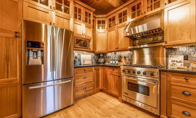 East Kootenay Cabin | Luxury Log Chalet | Pool + Private HotTub | Ski In/Out | Overlooking Greywolf GC