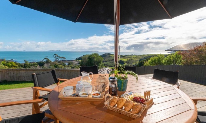 Cable Bay House | Luxury Lookout - Cable Bay Holiday Home