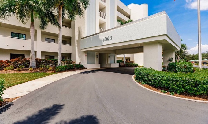 Burnt Store Marina Condo | Luxury Marina Condo Retreat