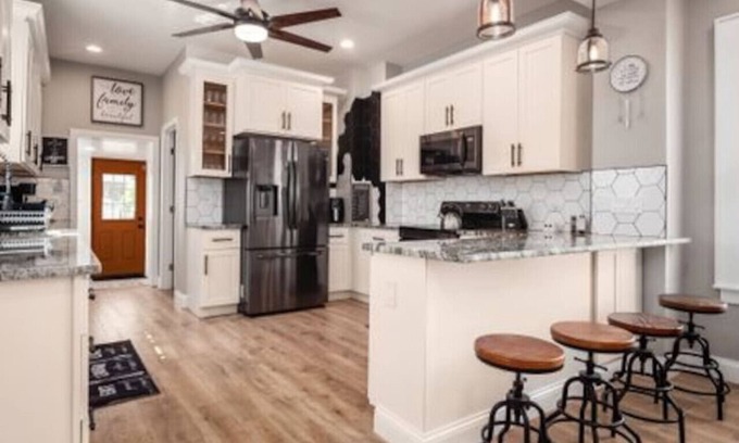 Near East Columbus House | Luxury Meets Comfort