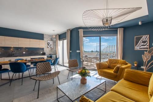La Grande-Motte Apartment | Luxury Mind Vue Exceptionnelle Pied dans l'eau Parkings privés 2 places Climatisation Hyper centre logement d'exception