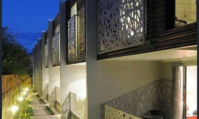 Warrnambool Apartment | LUXURY, MODERN & CENTRAL - YOU GET THE WHOLE 3 LEVEL APARTMENT!