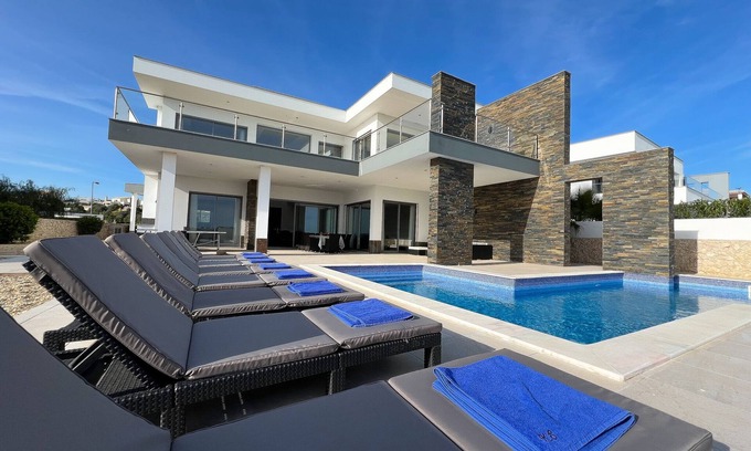Pera Villa | LUXURY MODERN STYLE VILLA WITH PRIVATE POOL