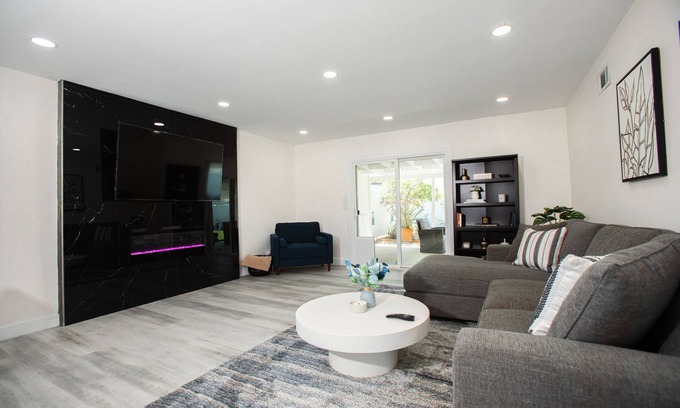 Westminster House | Luxury Modern 4 BR-Home in Huntington Beach