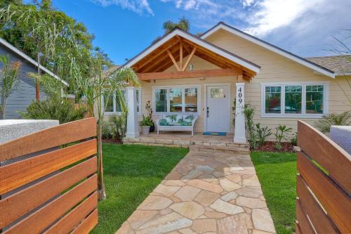 Townsite House | Luxury Monarch Estate, 3 Units, AC, Walk to Beach, Pier & Dining