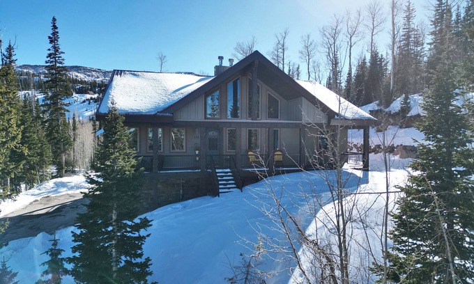 Brian Head House | Luxury Mountain Retreat Sleeps 18